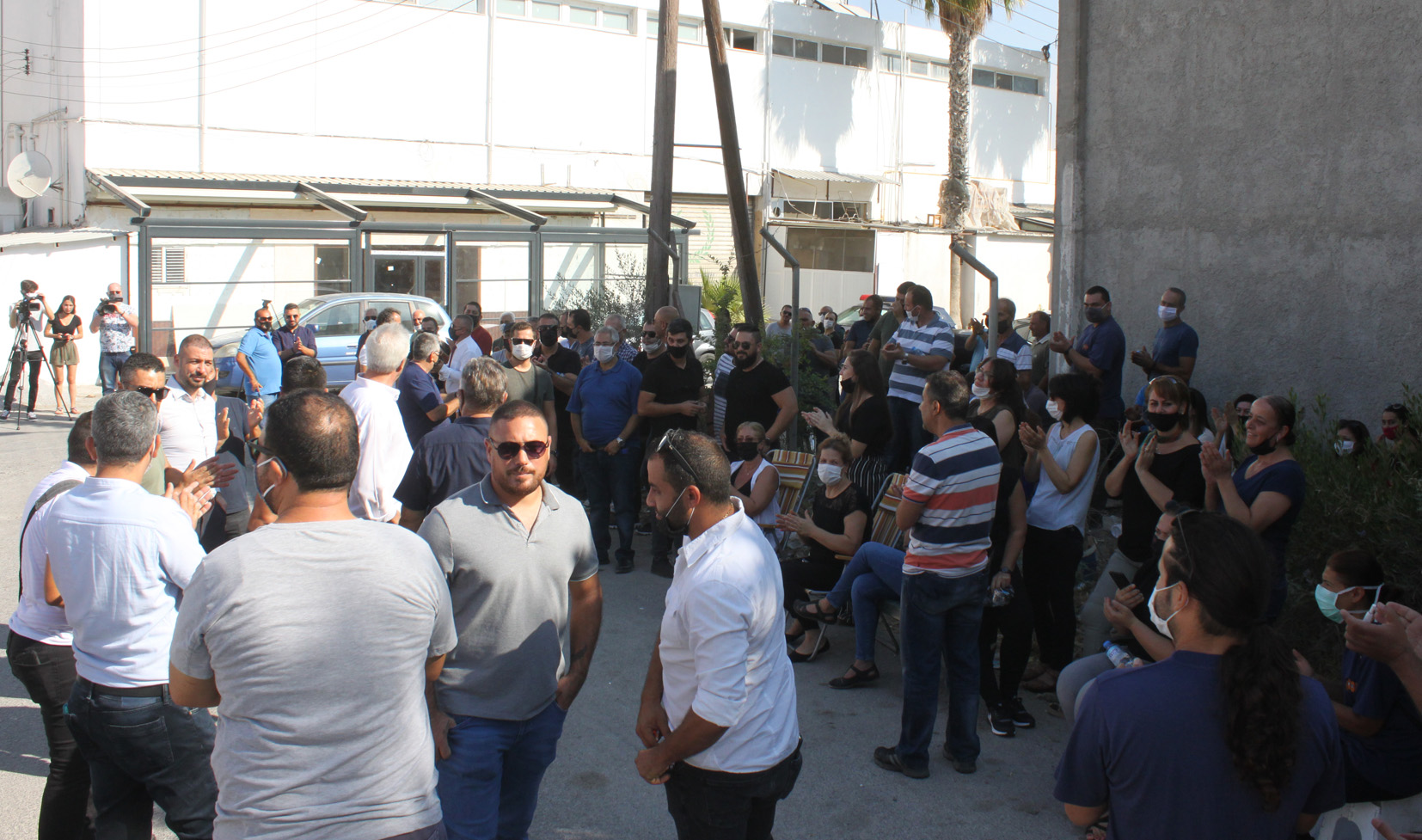 ozgur_gazete_kibris_Koop_Sut_grevine_Sendikal_Platform_dan_destek_Bu_kavga_baska2