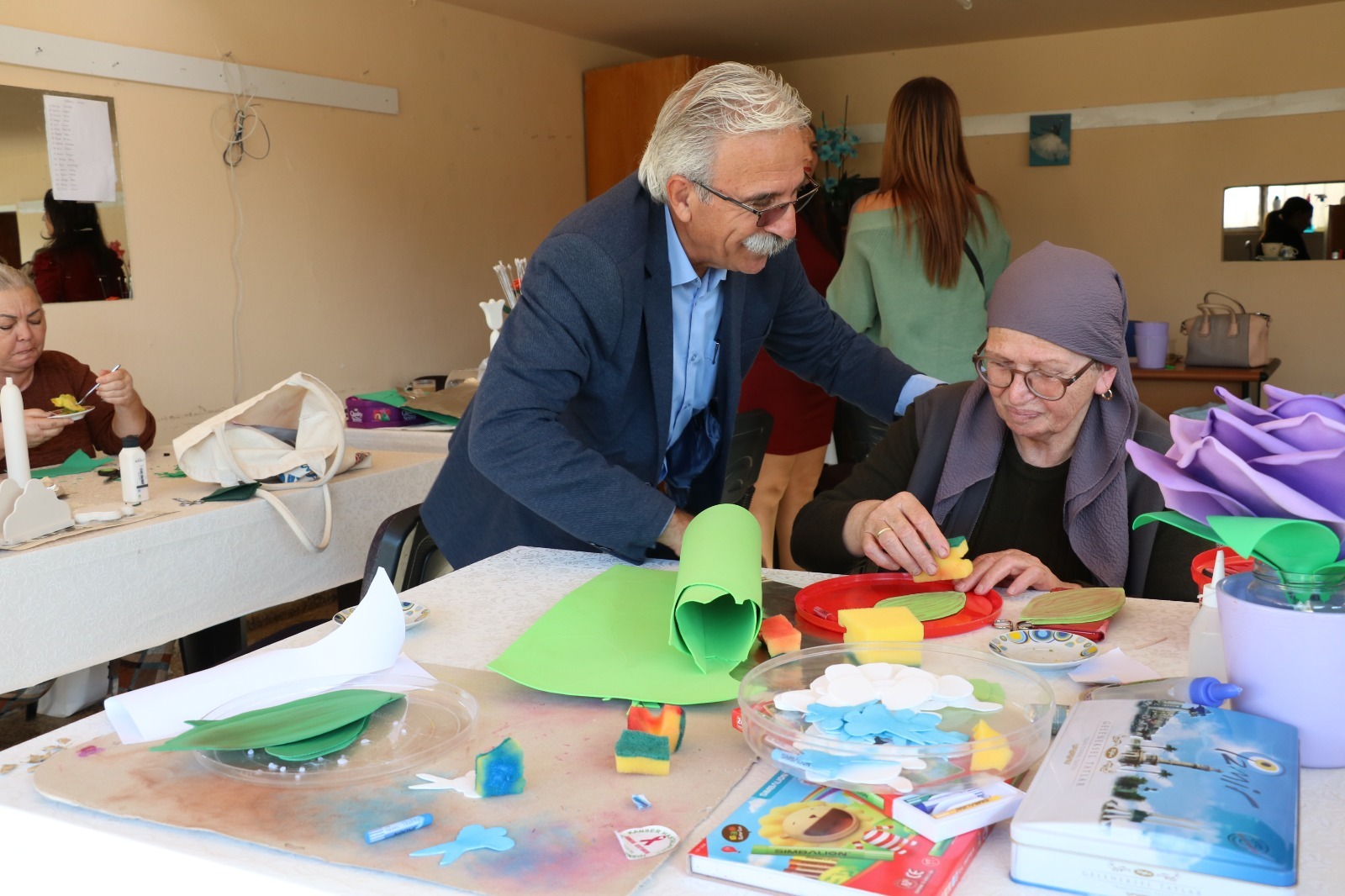 ozgur_gazete_kibris_osman_bican_kadın_emegi2